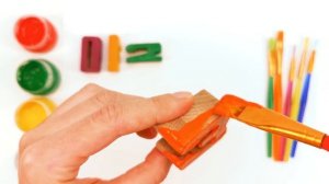 Раскрашиваем цифры красками.