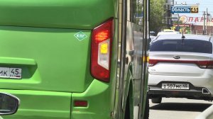 В Кургане иномарка врезалась в автобус