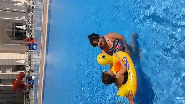 Swimming in Kamelya смотреть онлайн