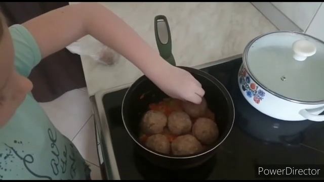 Готовим сами: Спагетти с тефтелями и подливой с пошаговыми рецептом смотреть онлайн