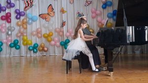 Б.Савельев- На крутом бережку, исп. Бабаева Тамила, 9 лет