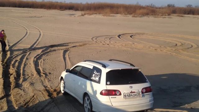 Крутой съезд на Toyota Caldina песок 4x4 test drive смотреть онлайн