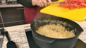 Это вам не лезгинка, это чахохбили из курицы ?