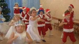 "Крутой" танец на новогоднем утреннике (Уже на стороже, И вырос я уже, Свисают ноги с полкровати)