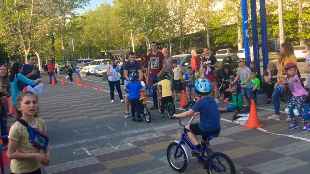 Беговел & bmx. Велогонка Крути педали в Черноморске смотреть онлайн