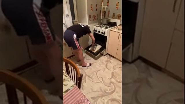 ЗАПЕЧЕННАЯ КРАСНАЯ РЫБА В ДУХОВКЕ С ЛУКОМ ДЕГУСТАЦИЯ! ИРИШКА ЧИКИ ПИКИ!! БЕЗУМНЫЙ ПАША!!!!