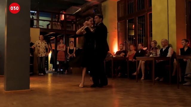 Maude Andrey and Onur Gumrukcu – Ilusión azul смотреть онлайн