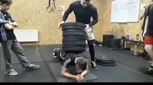 Планка с дополнительным весом +110кг