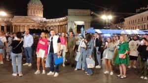 Вечерний Питер! Уличный музыкант выступает на Малой Конюшенной улице!!!