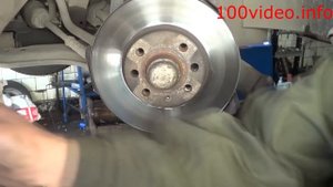 Замена переднего тормозного диска Opel Astra