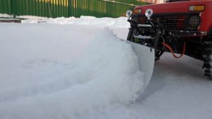 Что творит эта Нива 4х4 с отвалом! ... RC NIVA Snow Plow