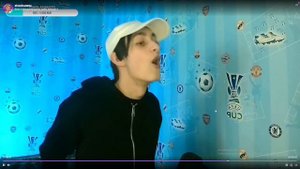 Чел показывает как правильно сосать