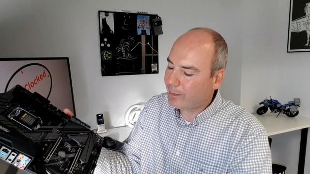 ASRock Z390 Extreme4 Unboxing Video смотреть онлайн