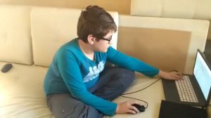 Не хочу делать уроки, а хочу играть. А вы?