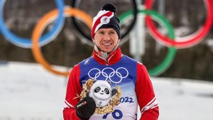Александр Большунов выиграл вторую медаль на Олимпиаде / Россия обыграла Данию