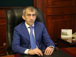 Руслан Алиев принял участие в акции «Сделай подарок родной школе»