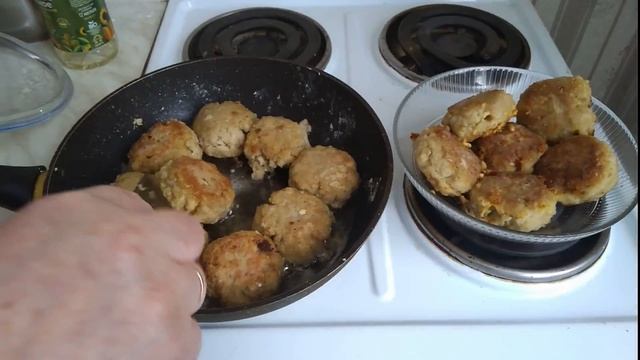 Рыбные котлеты с манкой.