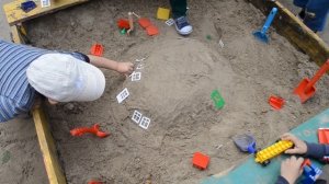 Играем в песочнице в детском саду Постройки которые можно сделать из песка