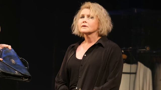 3 февраля смотрите спектакль Сергея Пускепалиса «Где зарыта собака». смотреть онлайн