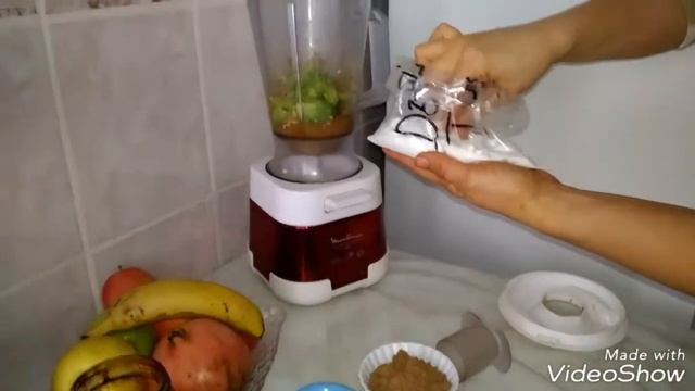 Шоколадный крем из авокадо с бананом и кешью. смотреть онлайн