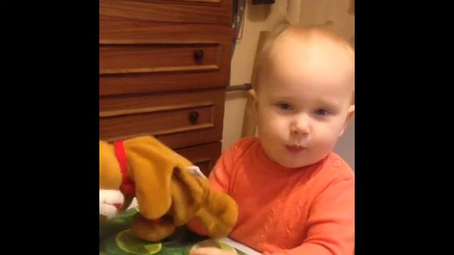 Умелки Настёны 1год6мес.Первые стихи.Мишка косолапый. смотреть онлайн