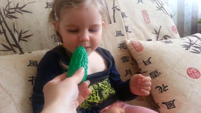Английский с мамой. Учим прилагательные yummy и yacky