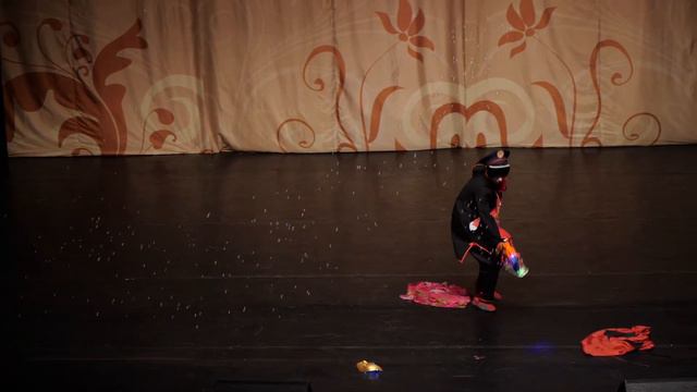 3 34 ДЕФИЛЕ НЕФОРМАТ №19 косплей по арту «Туалетный мальчик Ханако Кун» Аманэ Юги KimApolly смотреть онлайн