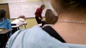 Сумасшедший учитель орет на учеников