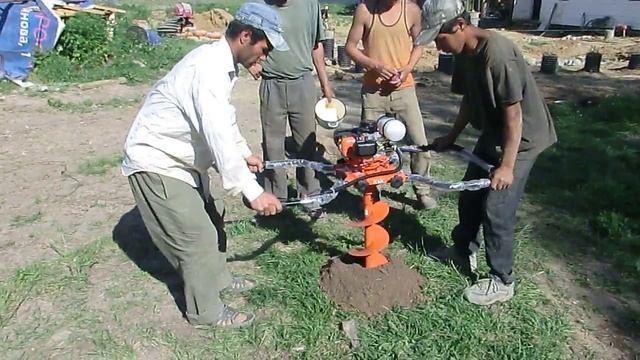 Мотобур Hitachi DA300 в Максимихе.AVI смотреть онлайн