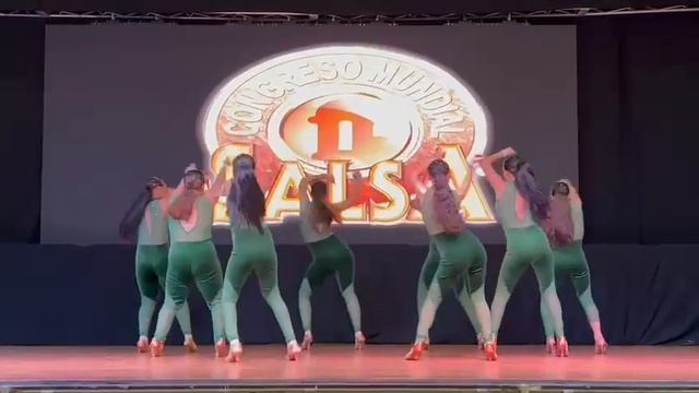 Dancers Dreamzzz Bachata Team performance at Congreso Mundial Salsa event смотреть онлайн