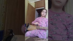 играю на гитаре песня -безумца-(я с тобой чокнусь)