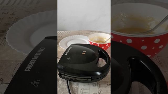 мультипекарь Redmond 616/3 в работе