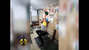 Жим гири 32 и 29 кг. без отдыха, стоя 21 раз, сидя 20 раз , лёжа на лавке 31 раз.