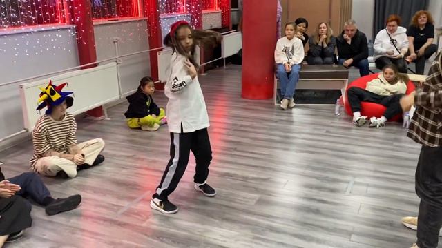 Дарья Какушкина vs Лера Саркар / juniors pro / new year home battle 2021-2022 смотреть онлайн