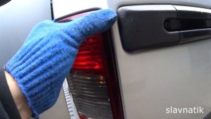 Как снять задний фонарь для замены ламп Opel Combo