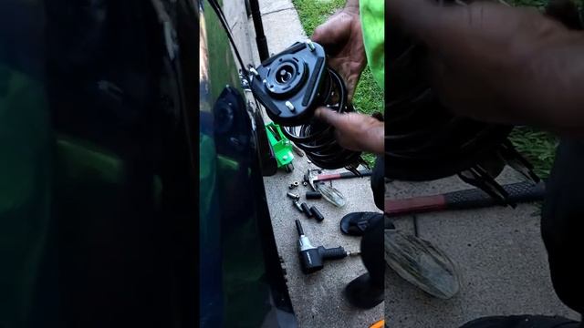 Cambio de amortiguador  de un toyota matrix 2005 смотреть онлайн