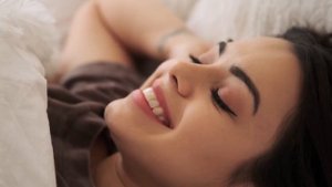 Как узнать думает ли о тебе мужчина. 5 знаков, что ОН ВСЕ ЕЩЕ думает о тебе!