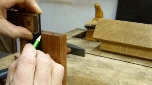 Tischlern für Anfänger: Eine Buchstütze, dovetails for beginners: a bookend