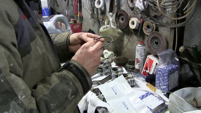 1 9 turbo diesel устанавливаем кольца на поршень и переворачиваем шатун часть 9