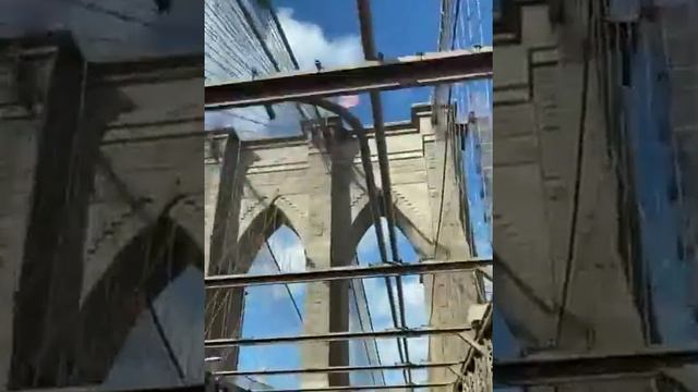 Brooklyn bridge ?  один из красивейших мостов в Нью-Йорке Бруклинский мост