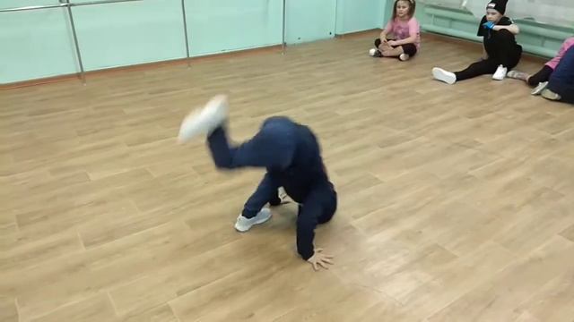 Два Артема! Выходы! Брейкданс. 30.03.18 смотреть онлайн