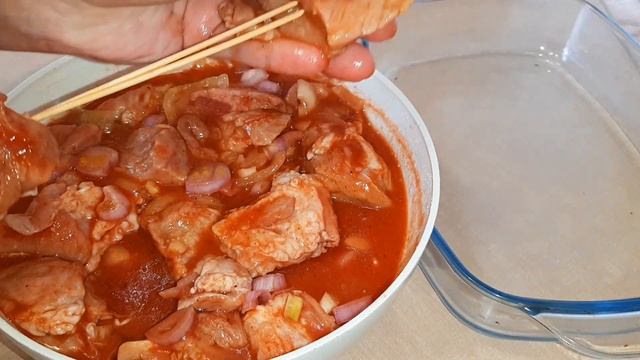 Сочный шашлык из свинины в духовке с дымком