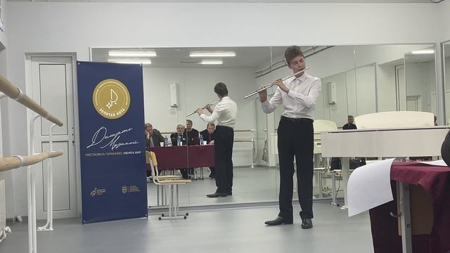 C. Debussy. Syrinx for flute solo. Даниил Росс - флейта. смотреть онлайн