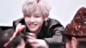 Тэхён с детьми 🧒👧