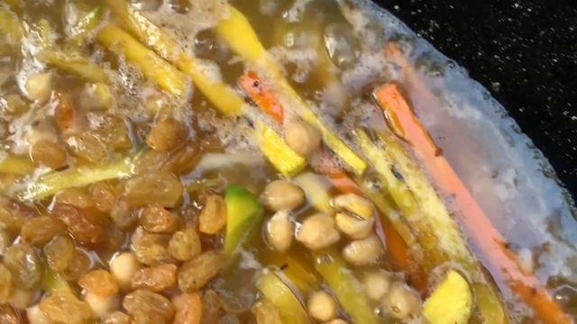 Традиционный домашний плов в Ташкенте смотреть онлайн