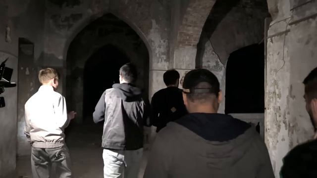 ЗАБРОШЕННЫЙ ЗАМОК В ЧЕЧНЕ - ТУТ ОБИТАЮТ ПРИЗРАКИ! ЗАЧЕМ МЫ ТУДА ПОШЛИ... смотреть онлайн