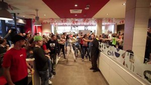Самый крутой флеш-моб в Киеве: Флешмоб на открытии KFC