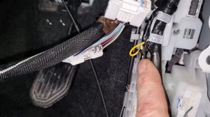 TOYOTA NOAH,VOXY,ESQUIRE 2014-2020г. бензин-гибрид, установка авто-сигнализации PANDORA г.Хабаровск