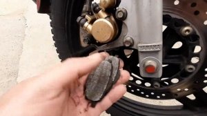 Замена передних тормозных колодок, на Yamaha YBR 125