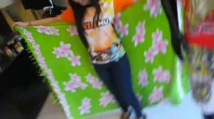 Одеваем саронг. Индонезия